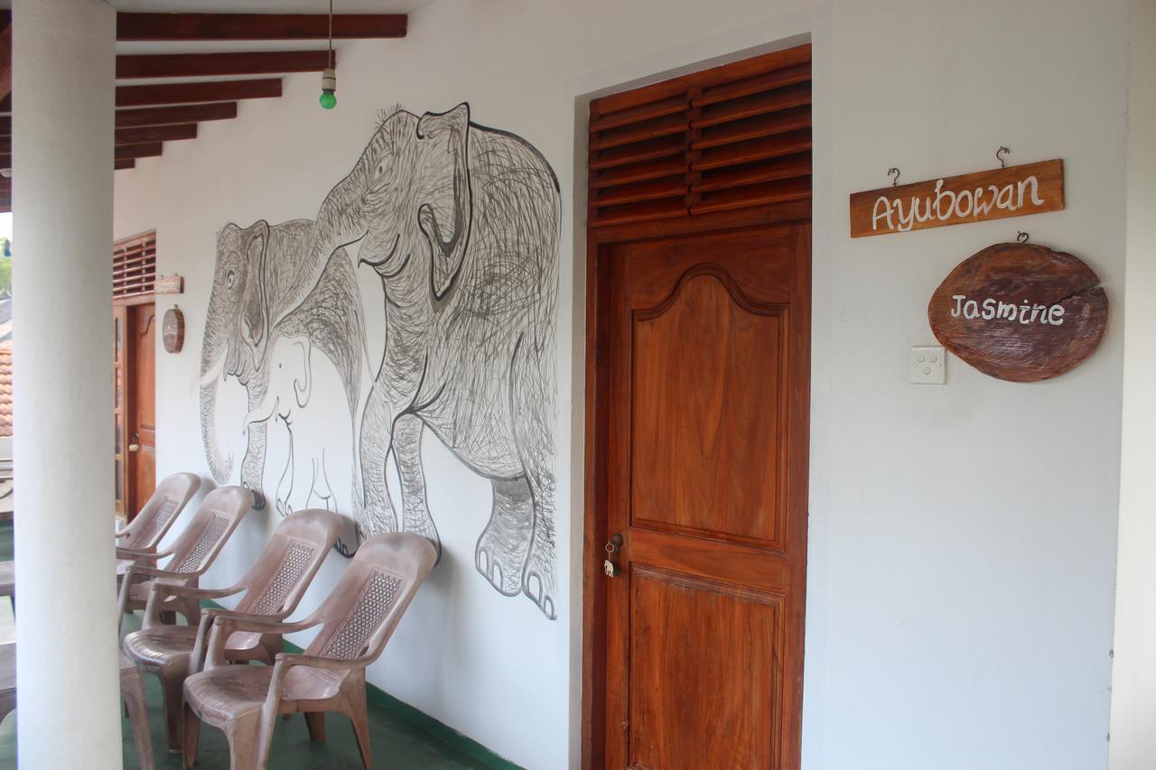 Julie Guest House Tangalle Exterior foto