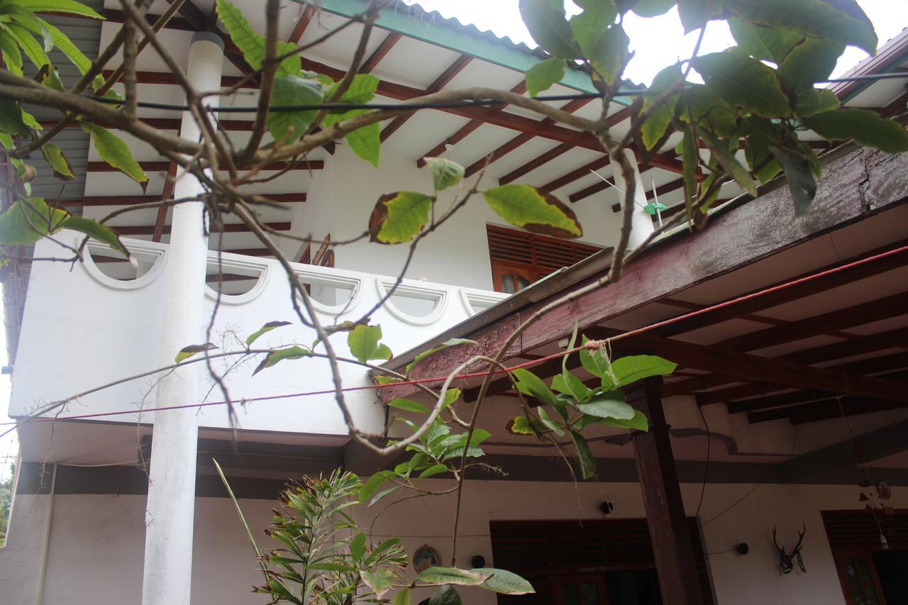 Julie Guest House Tangalle Exterior foto