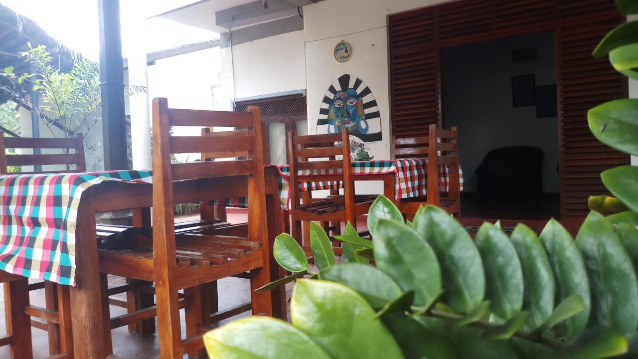 Julie Guest House Tangalle Exterior foto