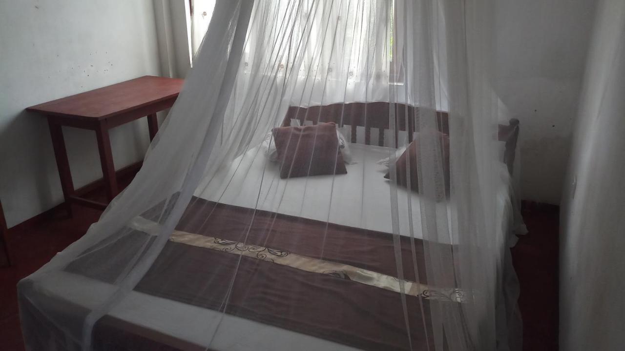 Julie Guest House Tangalle Exterior foto