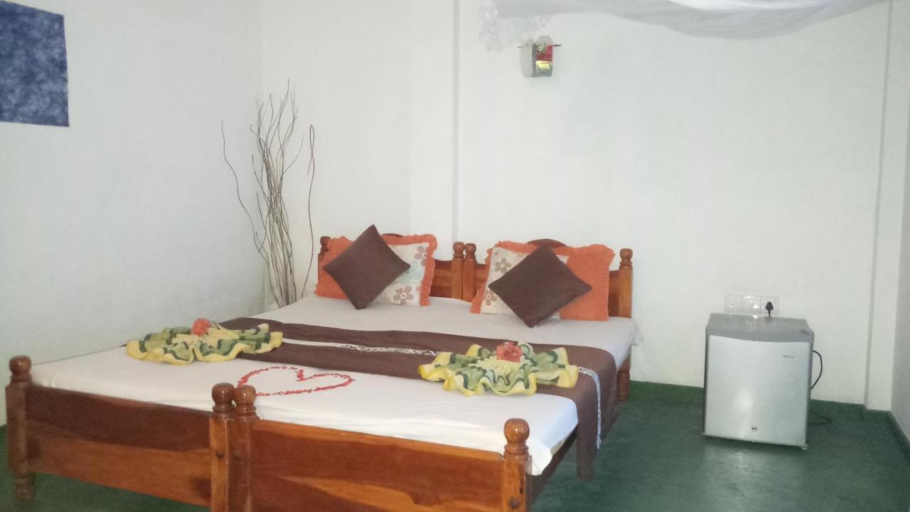 Julie Guest House Tangalle Exterior foto