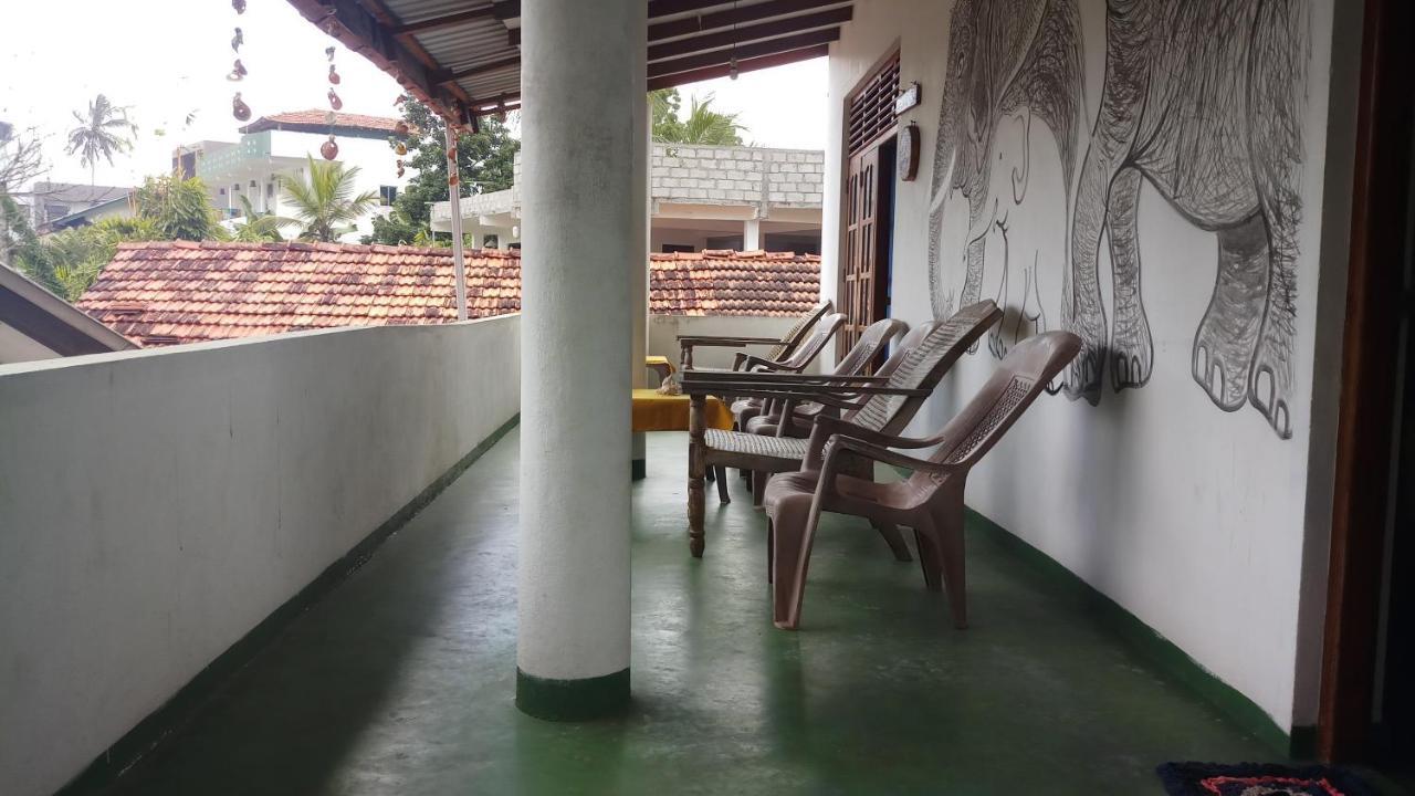 Julie Guest House Tangalle Exterior foto