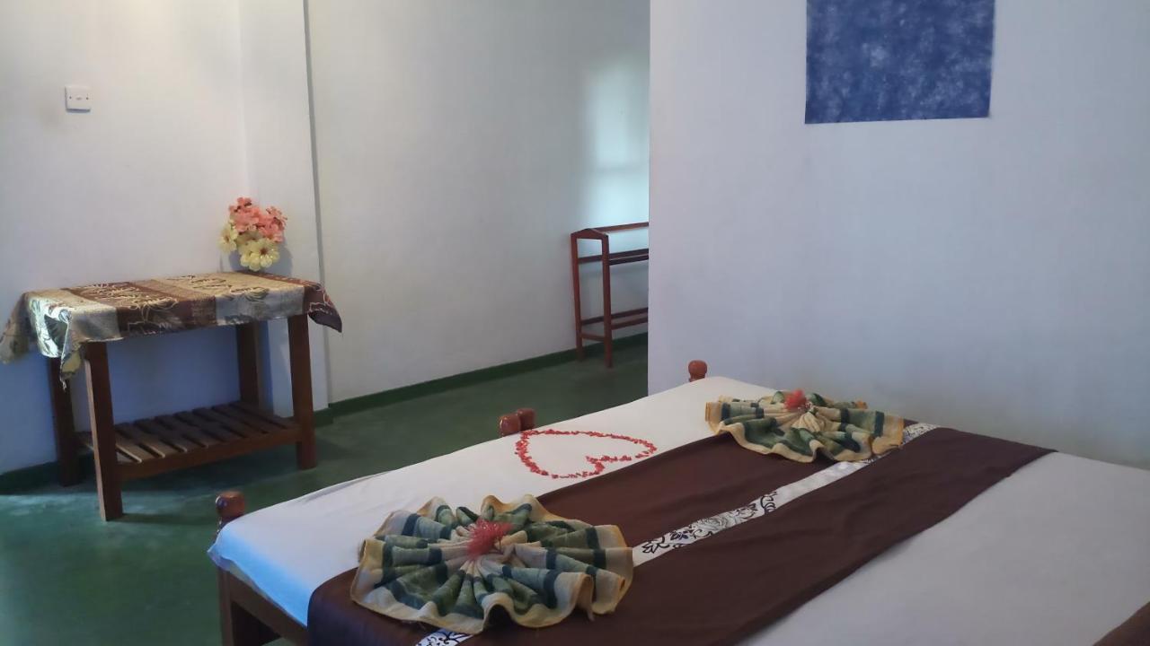 Julie Guest House Tangalle Exterior foto