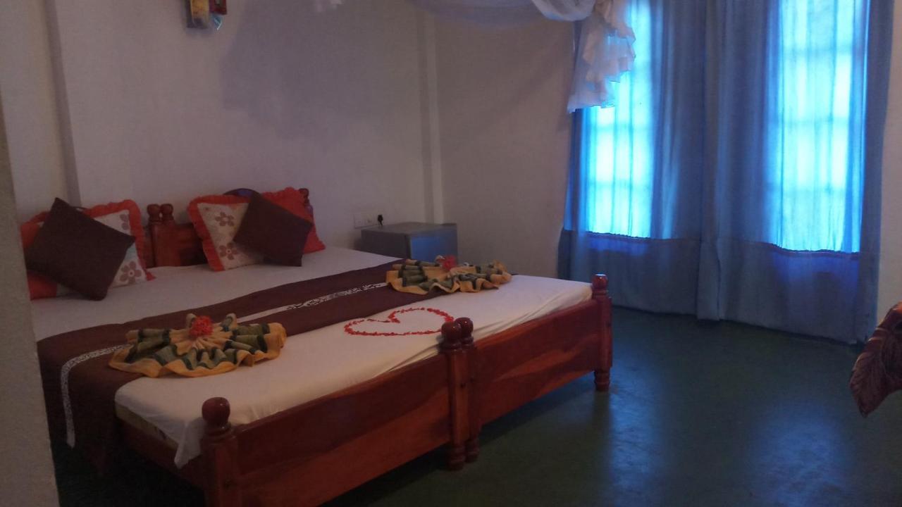 Julie Guest House Tangalle Exterior foto