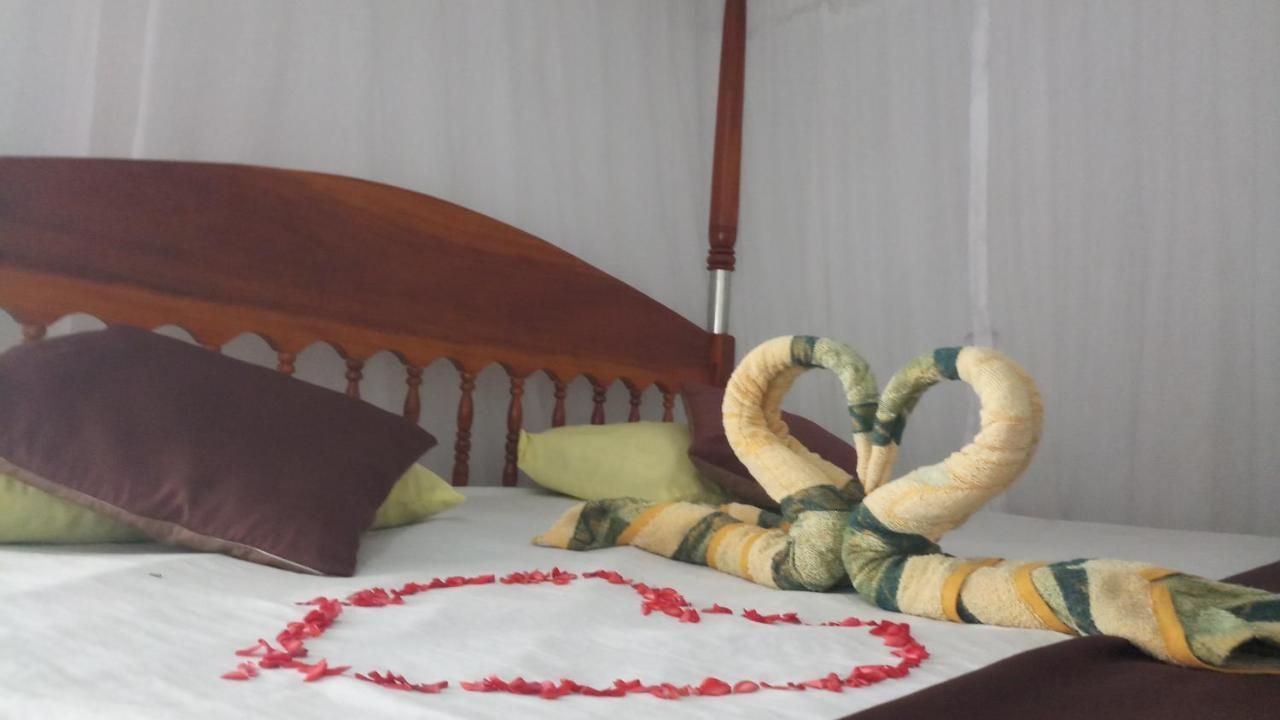 Julie Guest House Tangalle Exterior foto