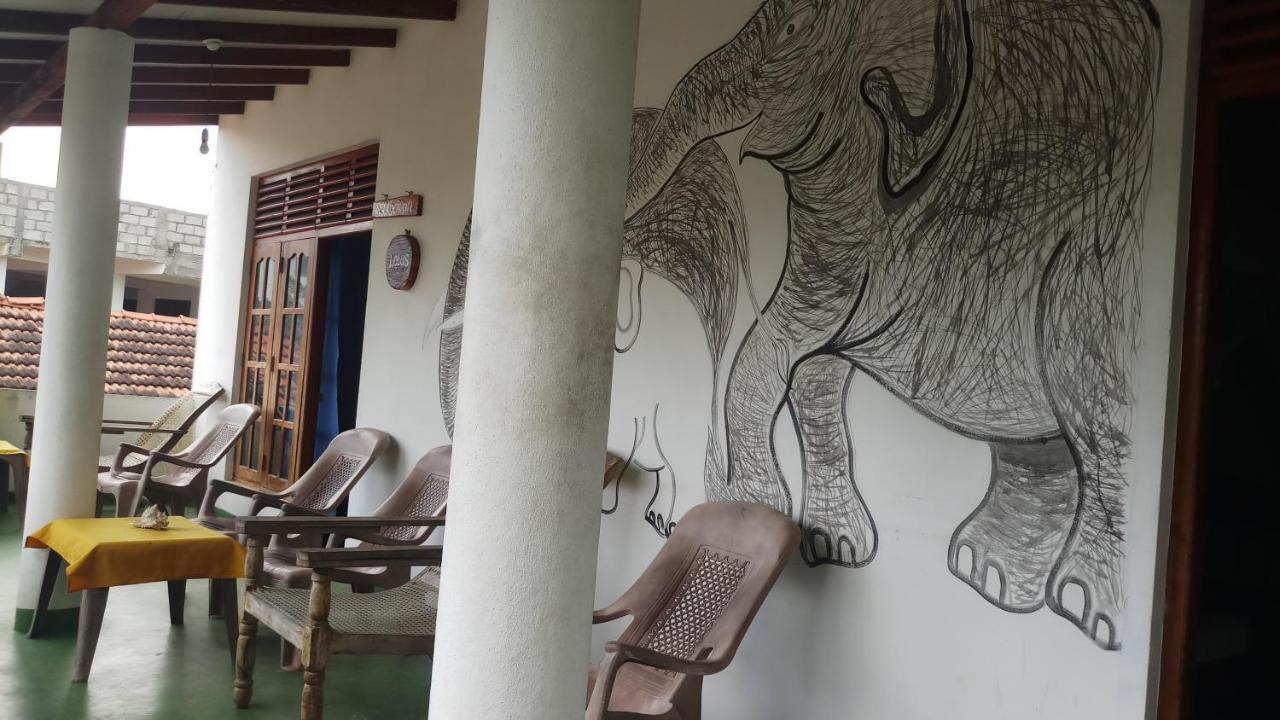 Julie Guest House Tangalle Exterior foto