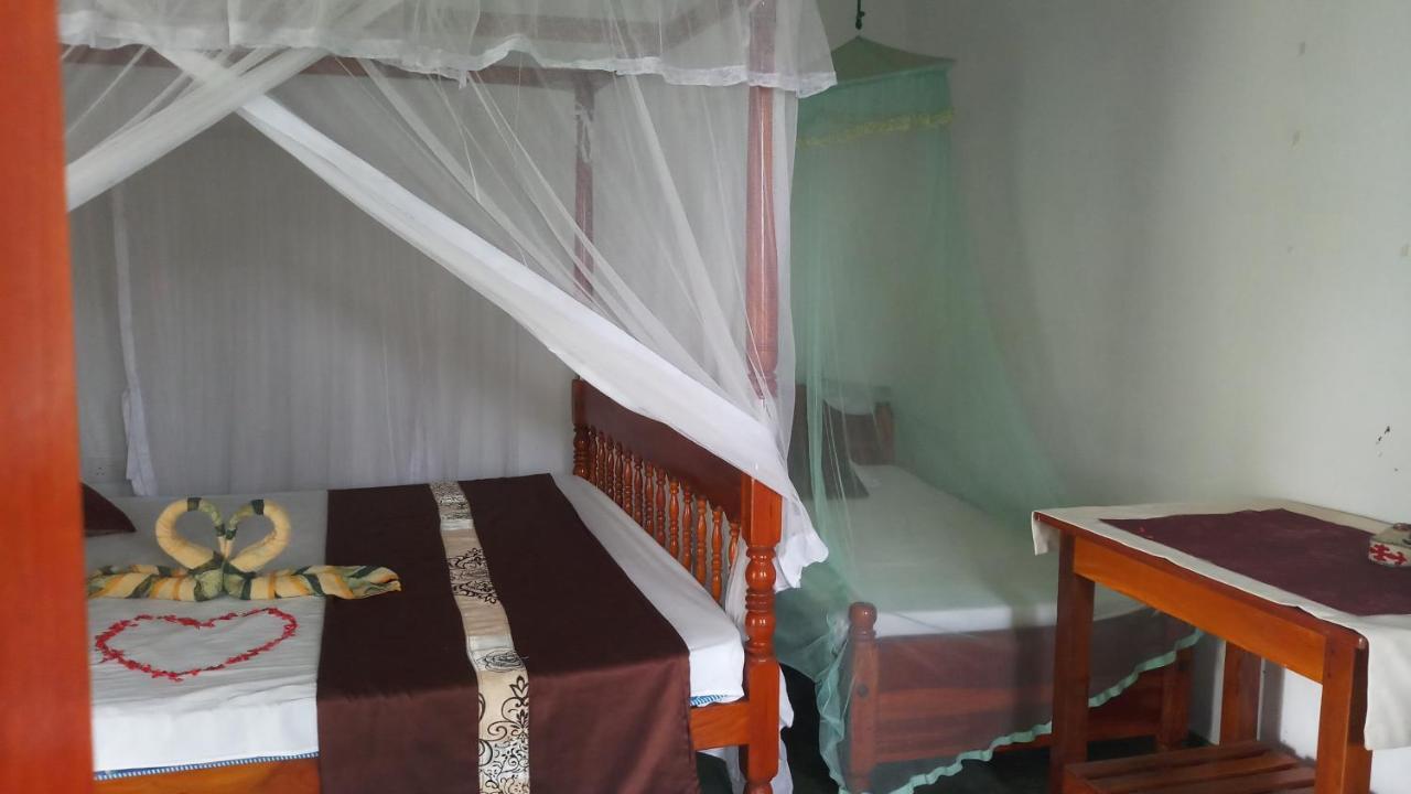 Julie Guest House Tangalle Exterior foto