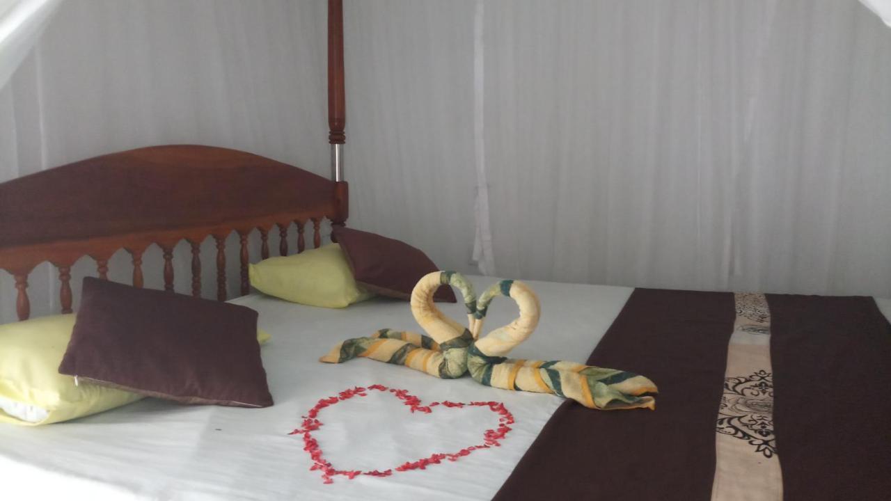 Julie Guest House Tangalle Exterior foto