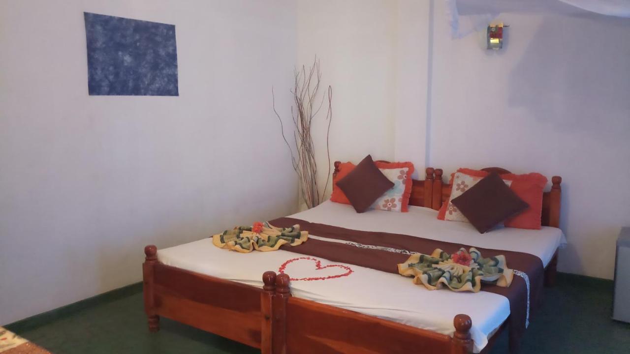 Julie Guest House Tangalle Exterior foto