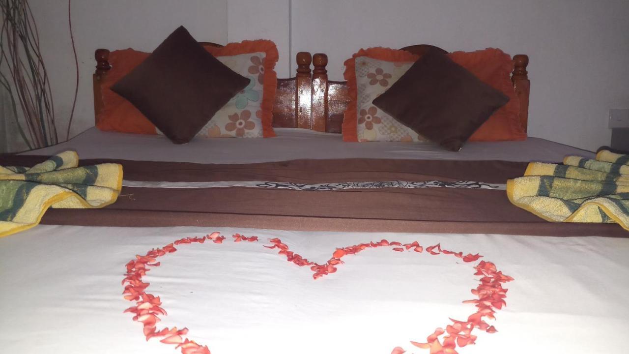 Julie Guest House Tangalle Exterior foto